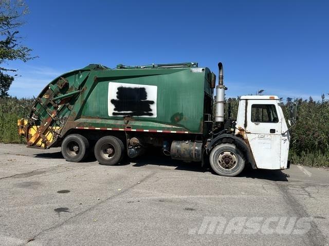 Mack LE613 폐기물 수거 트럭