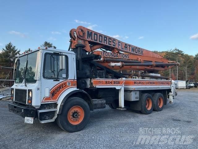 Mack MR688S 콘크리트 펌프카