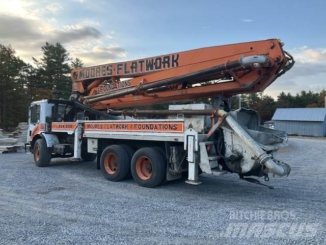 Mack MR688S 콘크리트 펌프카