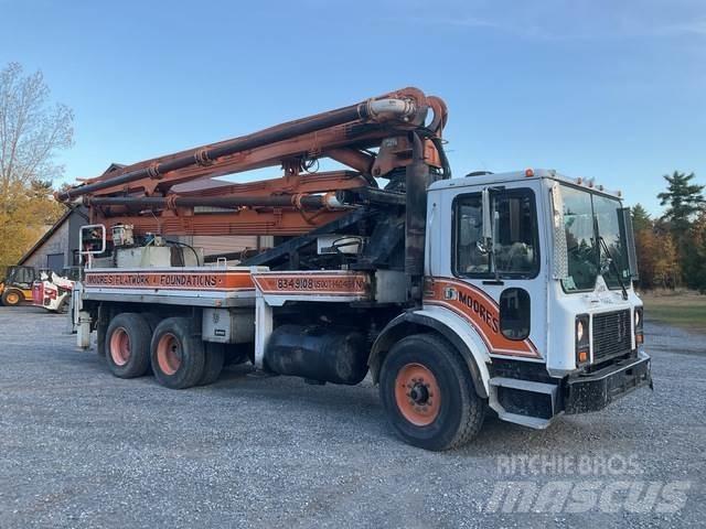 Mack MR688S 콘크리트 펌프카