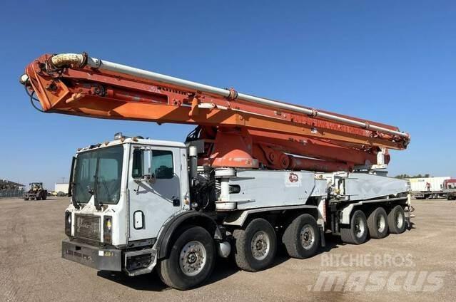 Mack MR688S 콘크리트 펌프카