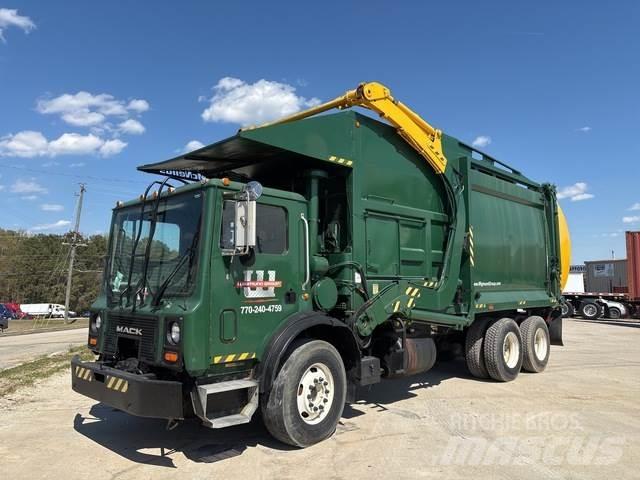 Mack MR690S 폐기물 수거 트럭
