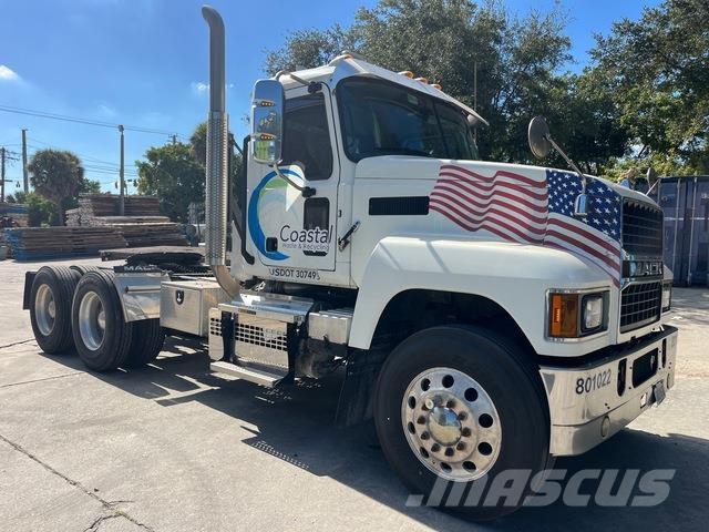 Mack PI64T 트랙터 유닛