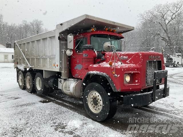 Mack RB688S 덤프 트럭