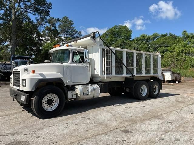 Mack RD600 덤프 트럭