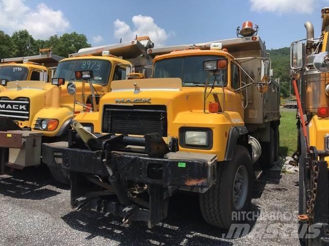 Mack RD600 제설 블레이드 및 제설기