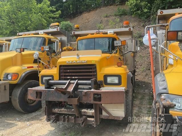 Mack RD600 제설 블레이드 및 제설기
