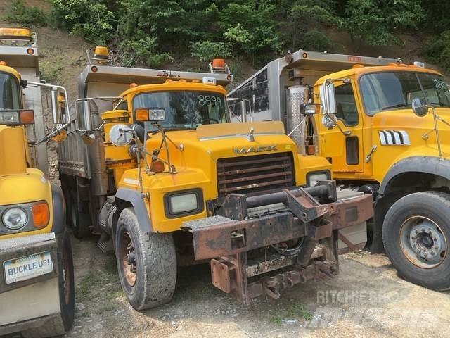 Mack RD600 제설 블레이드 및 제설기
