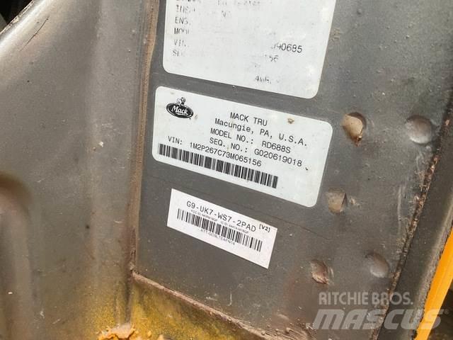 Mack RD600 제설 블레이드 및 제설기