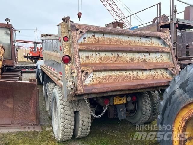 Mack RD688S 덤프 트럭