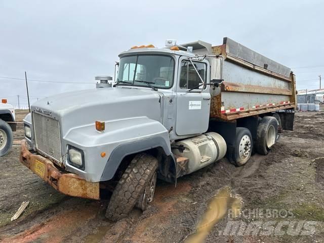 Mack RD688S 덤프 트럭