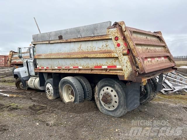 Mack RD688S 덤프 트럭