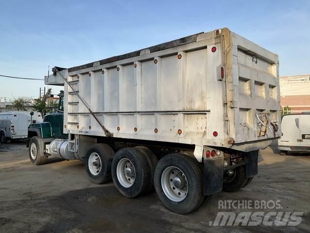 Mack RD688S 덤프 트럭