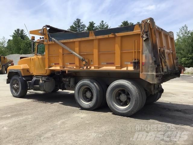Mack RD688S 덤프 트럭
