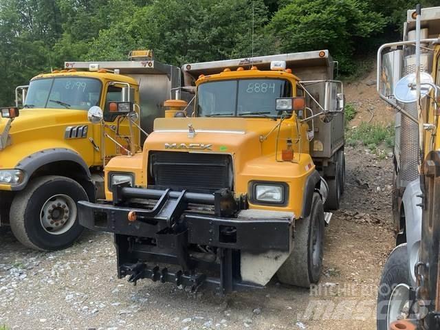 Mack RD688S 모래(염화칼슘) 살포기