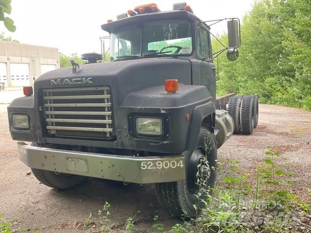 Mack RD688S 캐빈 및 인테리어