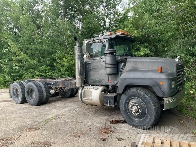 Mack RD688S 캐빈 및 인테리어