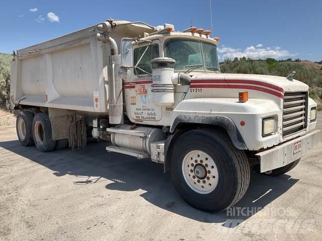 Mack RD688S 덤프 트럭