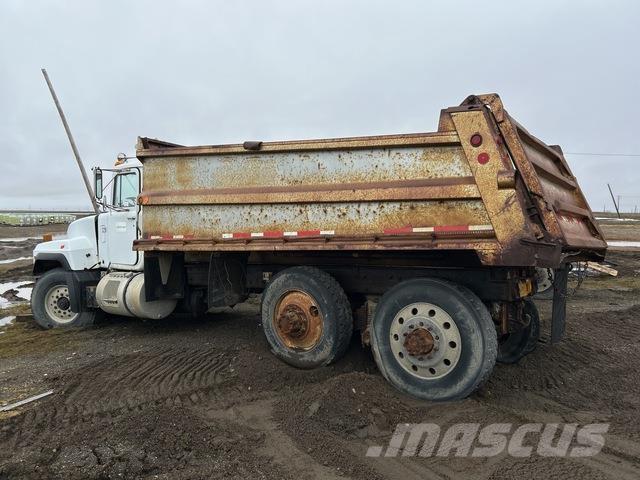 Mack RD688S 덤프 트럭