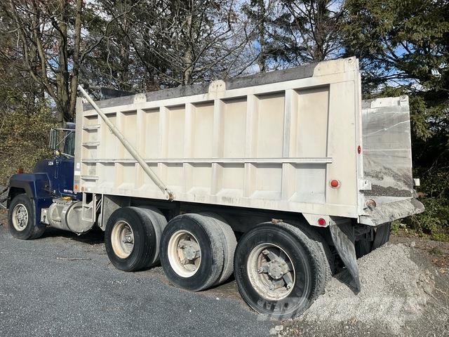 Mack RD688S 덤프 트럭