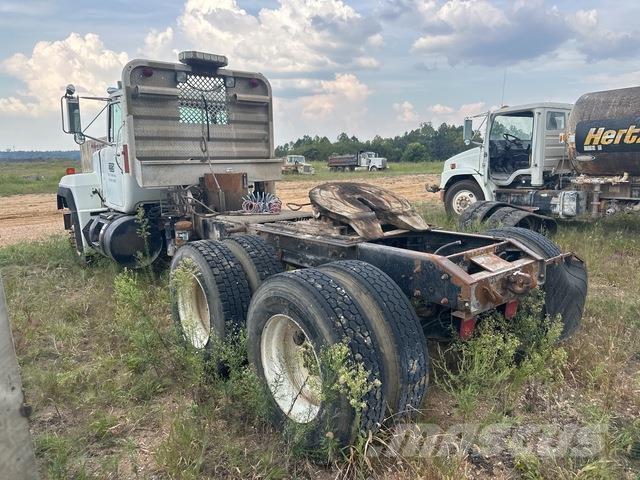 Mack RD688S 트랙터 유닛