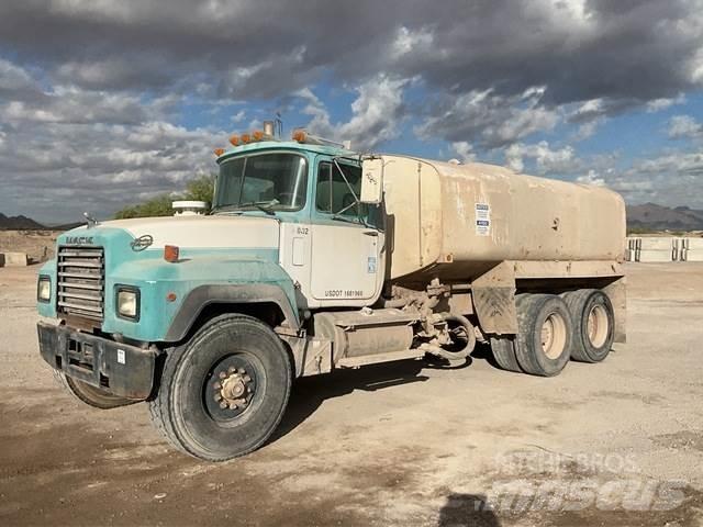 Mack RD690S 급수차