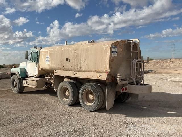 Mack RD690S 급수차