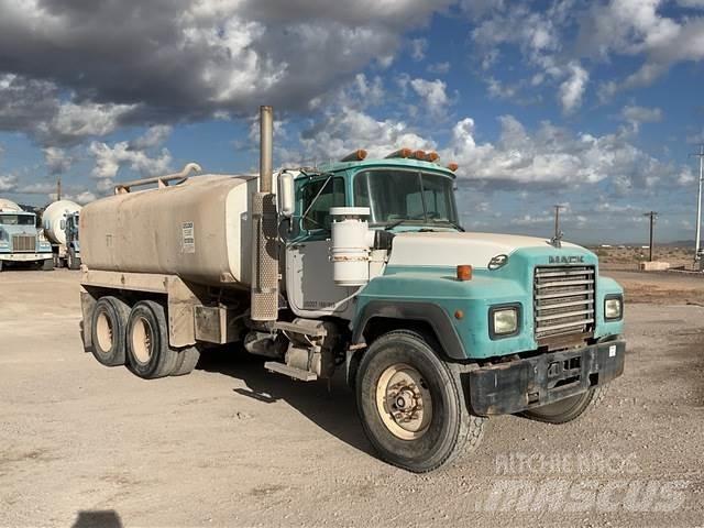 Mack RD690S 급수차