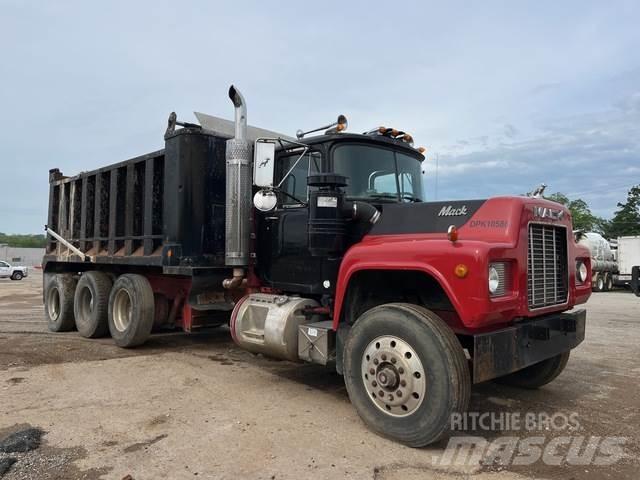 Mack RD690S 덤프 트럭