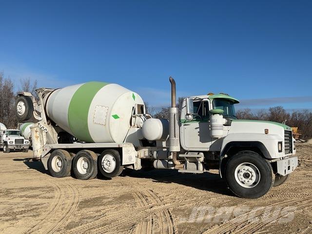 Mack RD690S 기타 트럭