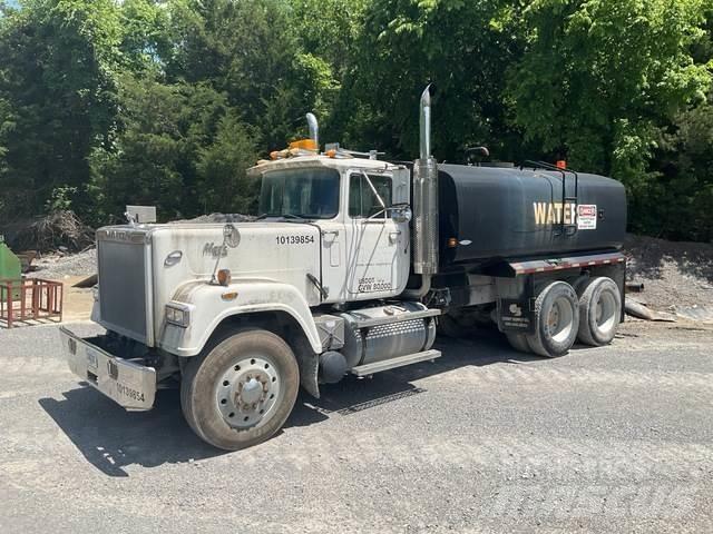Mack RW613 급수차