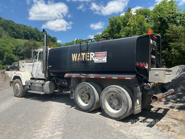 Mack RW613 급수차