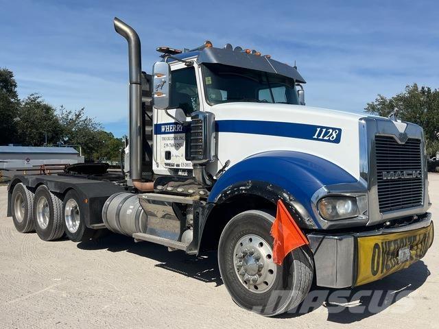 Mack TD713 트랙터 유닛