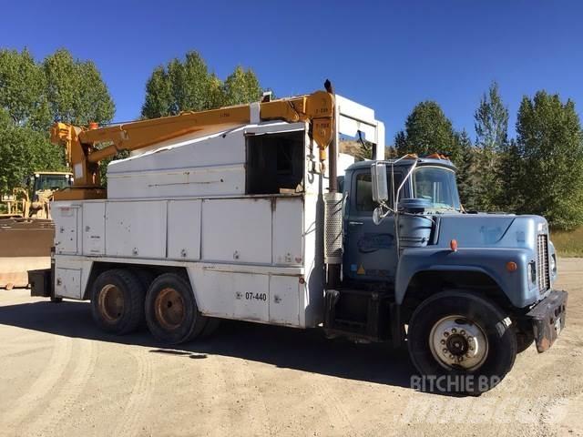 Mack U600 시립/다목적 차량