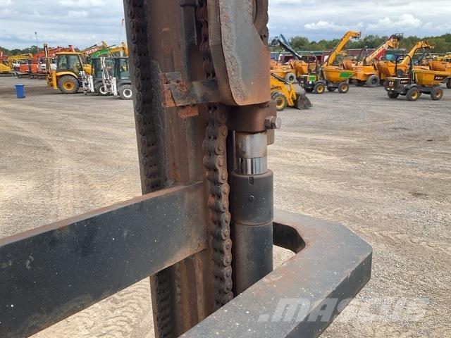 Manitou M26-4 험지용 트럭