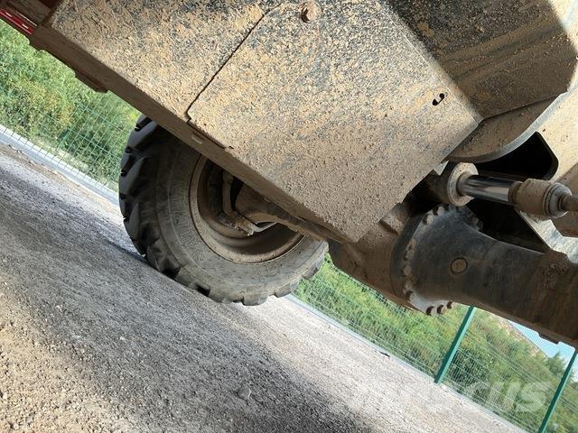 Manitou M26-4 험지용 트럭
