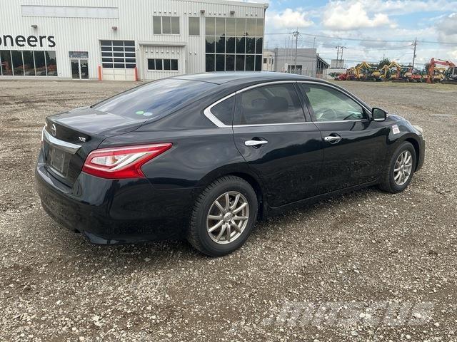 Nissan TEANA 자동차