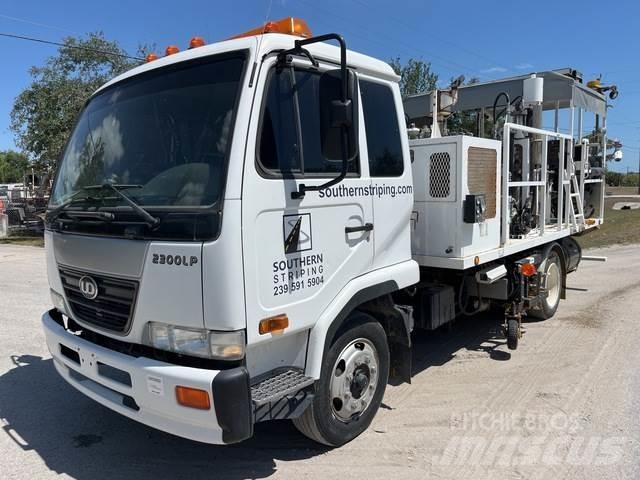 Nissan UD2300 시립/다목적 차량