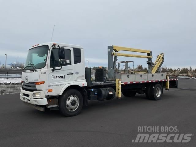 Nissan UD3300 건설 장비 - 기타