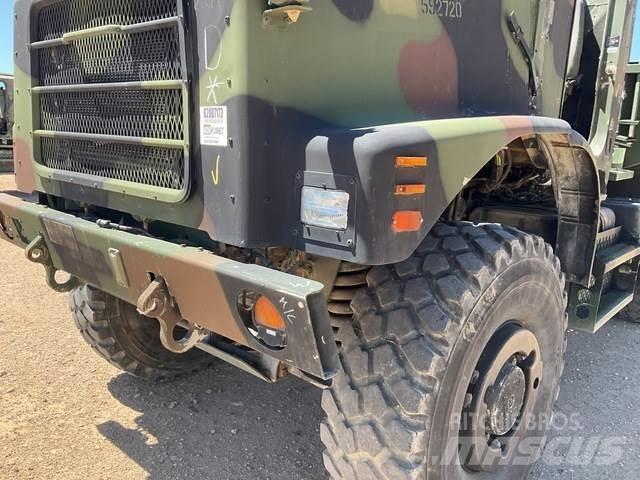 Oshkosh AMK23A1 탑차 트럭