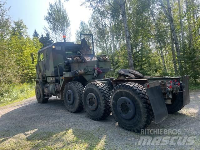 Oshkosh M1070 트랙터 유닛