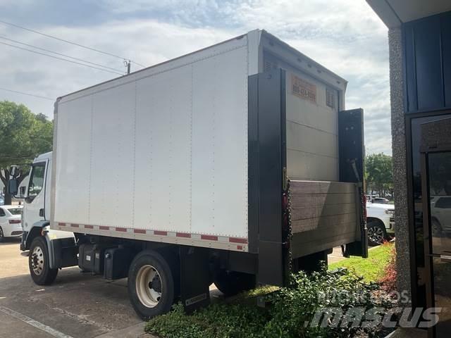 Peterbilt 220 탑차 트럭