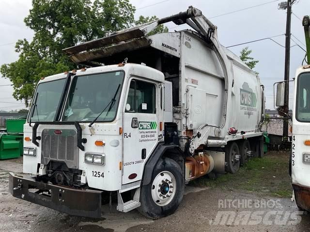 Peterbilt 320 폐기물 수거 트럭