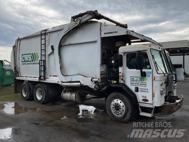 Peterbilt 320 폐기물 수거 트럭