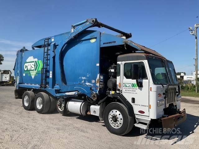 Peterbilt 320 폐기물 수거 트럭