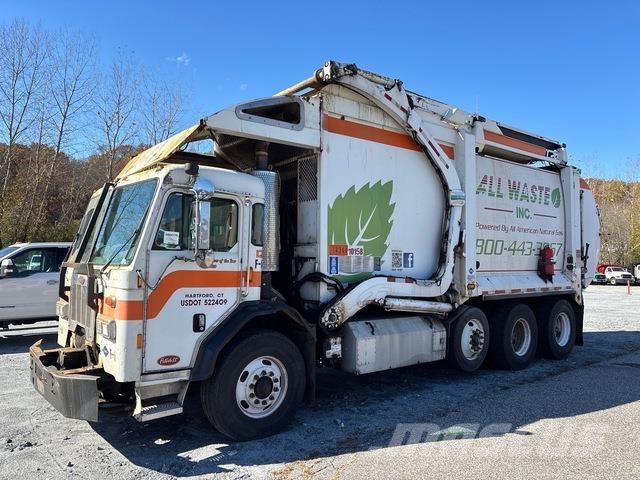 Peterbilt 320 폐기물 수거 트럭