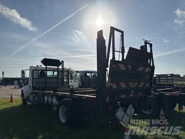 Peterbilt 335 플랫베드/드롭사이드 트럭