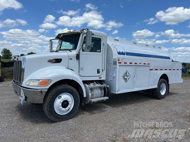 Peterbilt 337 탱커 트럭