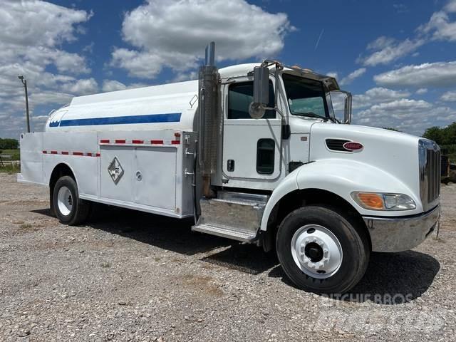 Peterbilt 337 탱커 트럭