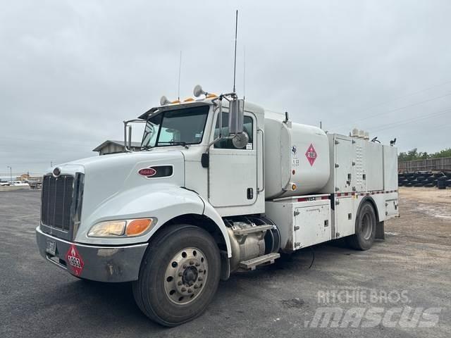 Peterbilt 337 탱커 트럭